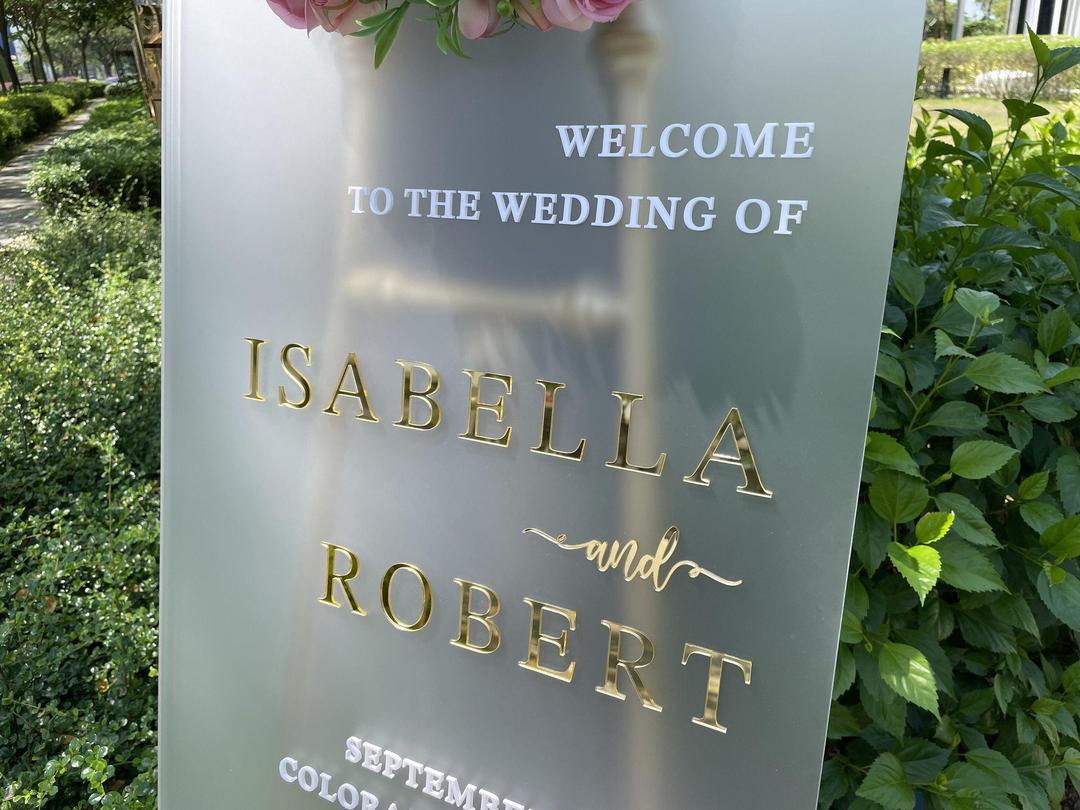 Acrylic Wedding Welcome Sign with 3D Gold Mirror Names - Modern Wedding Decor